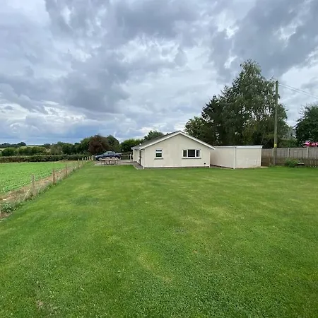 Cosy Bungalow With Views, Walks, Garden & Parking. Worcester Exterior photo