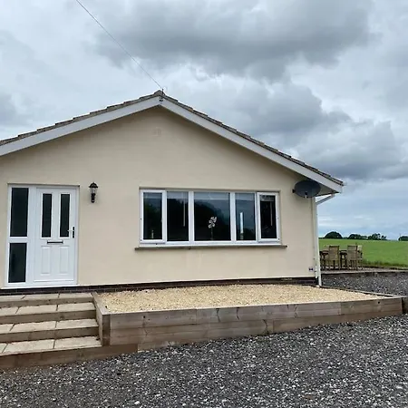 Cosy Bungalow With Views, Walks, Garden & Parking. Worcester Exterior photo