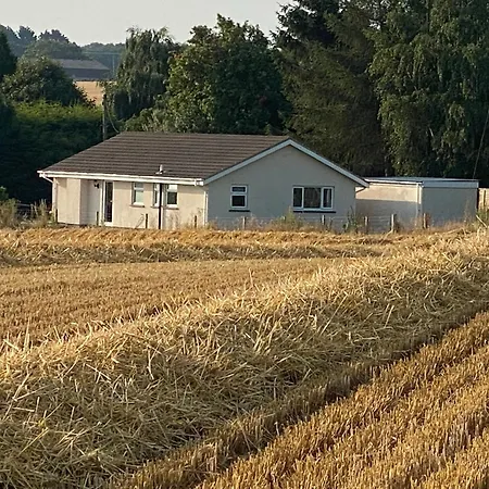Cosy Bungalow With Views, Walks, Garden & Parking. Worcester Exterior photo