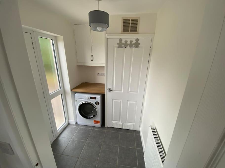 Cosy With Views, Walks, Garden & Parking.