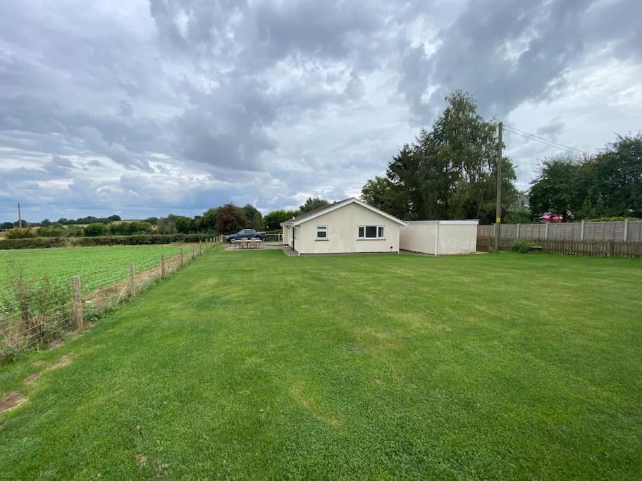 Cosy With Views, Walks, Garden & Parking. * Worcester