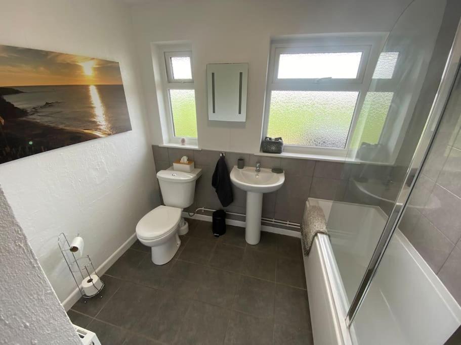 Cosy With Views, Walks, Garden & Parking. Holiday home Worcester
