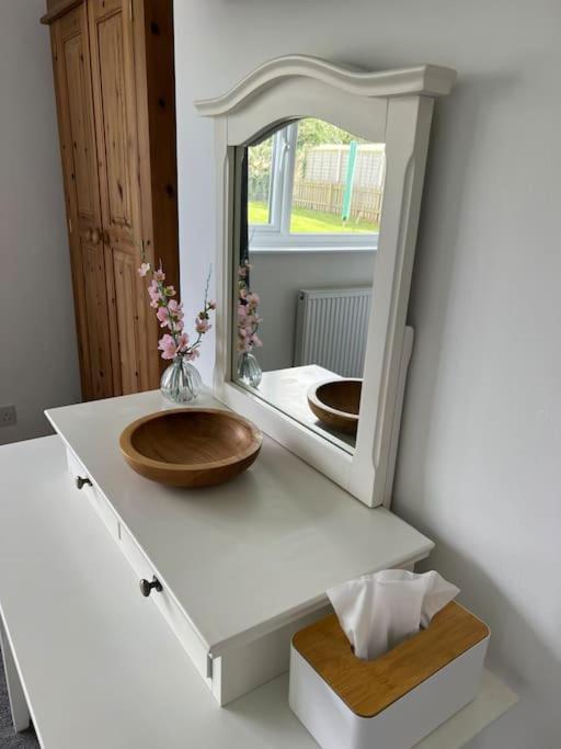 Holiday home Cosy With Views, Walks, Garden & Parking. *