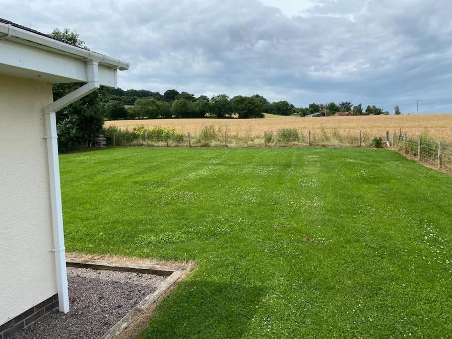 Cosy With Views, Walks, Garden & Parking. Holiday home *