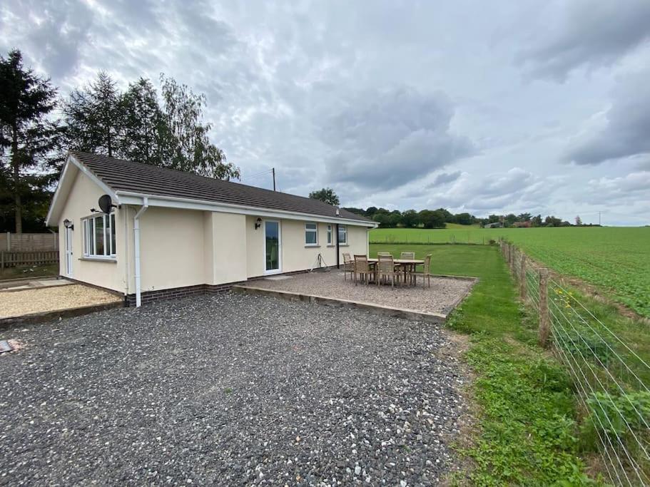 Cosy With Views, Walks, Garden & Parking. *