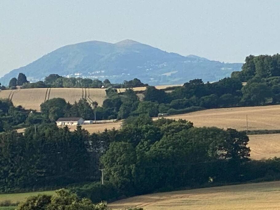 Holiday home Cosy With Views, Walks, Garden & Parking. Worcester