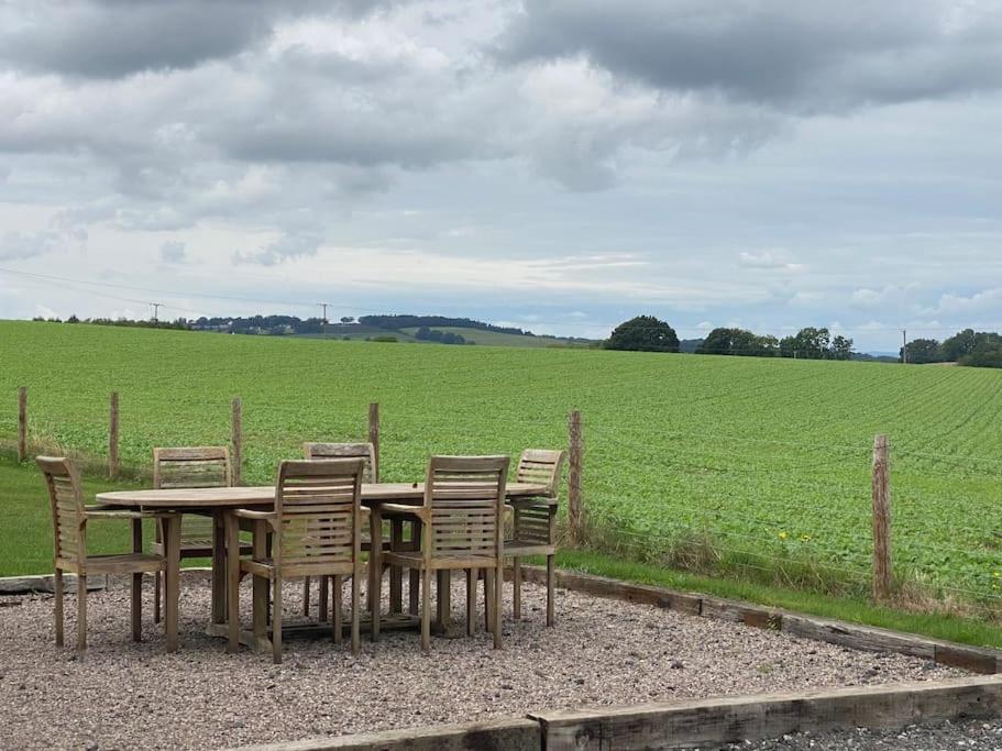 Holiday home Cosy With Views, Walks, Garden & Parking.