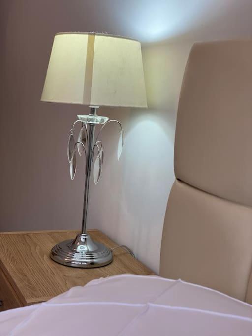 Cosy With Views, Walks, Garden & Parking. *