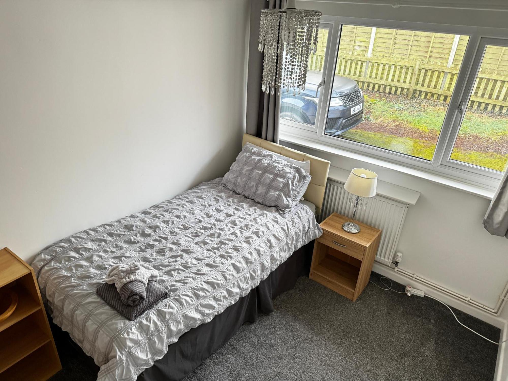 Cosy With Views, Walks, Garden & Parking. Holiday home Worcester