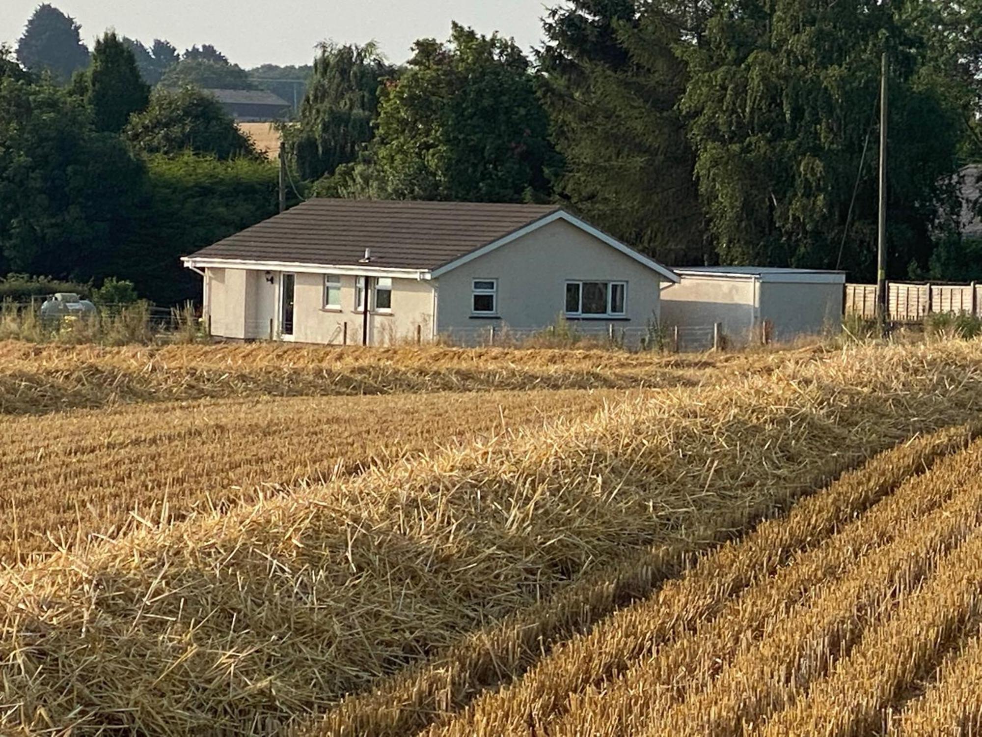 Cosy With Views, Walks, Garden & Parking. *