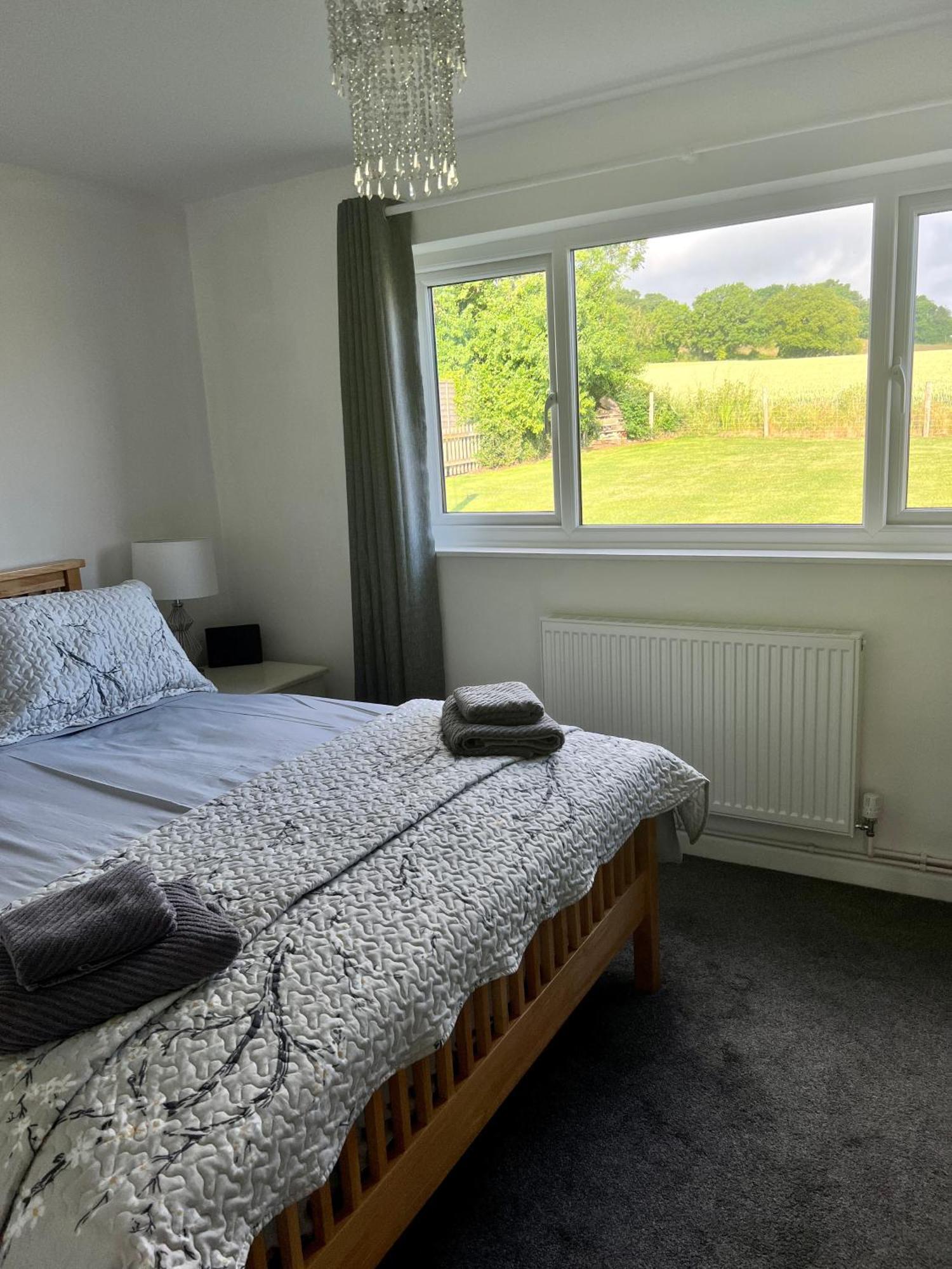 Cosy With Views, Walks, Garden & Parking. Holiday home