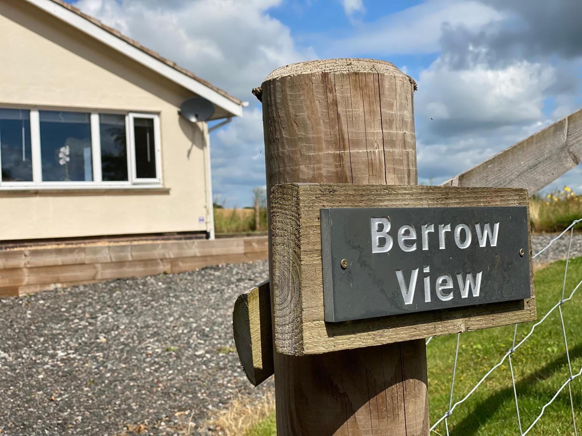 Cosy With Views, Walks, Garden & Parking. Holiday home