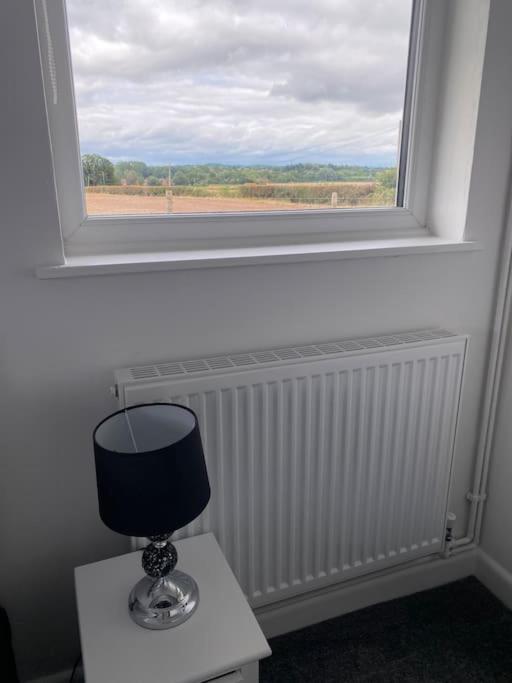 Cosy With Views, Walks, Garden & Parking. * Worcester
