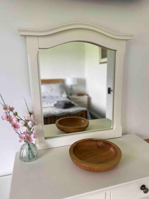 Cosy With Views, Walks, Garden & Parking. *