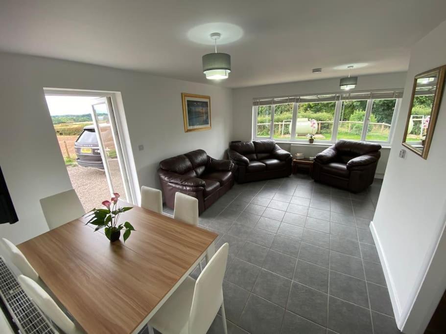Holiday home Cosy With Views, Walks, Garden & Parking.
