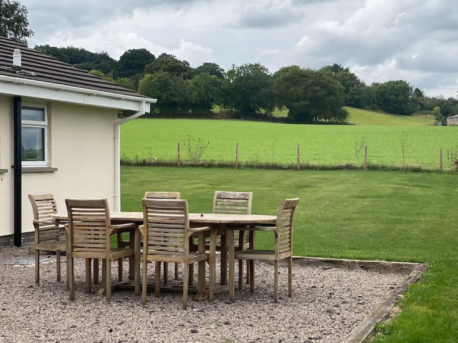 Cosy With Views, Walks, Garden & Parking. Holiday home